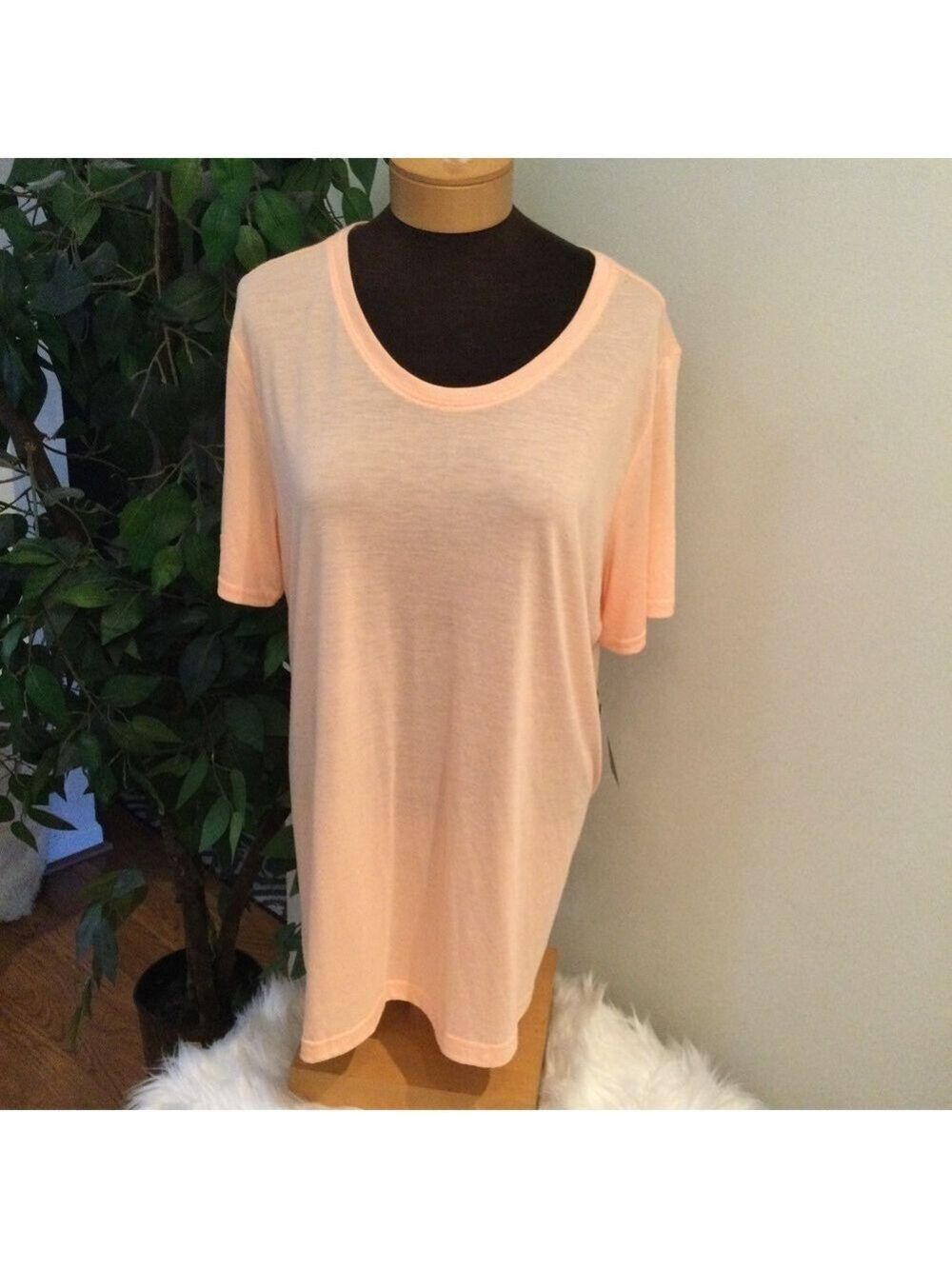 Tek Gear Women’s 1X vented hem tee scoop neck short sleeve semi sheer hi…